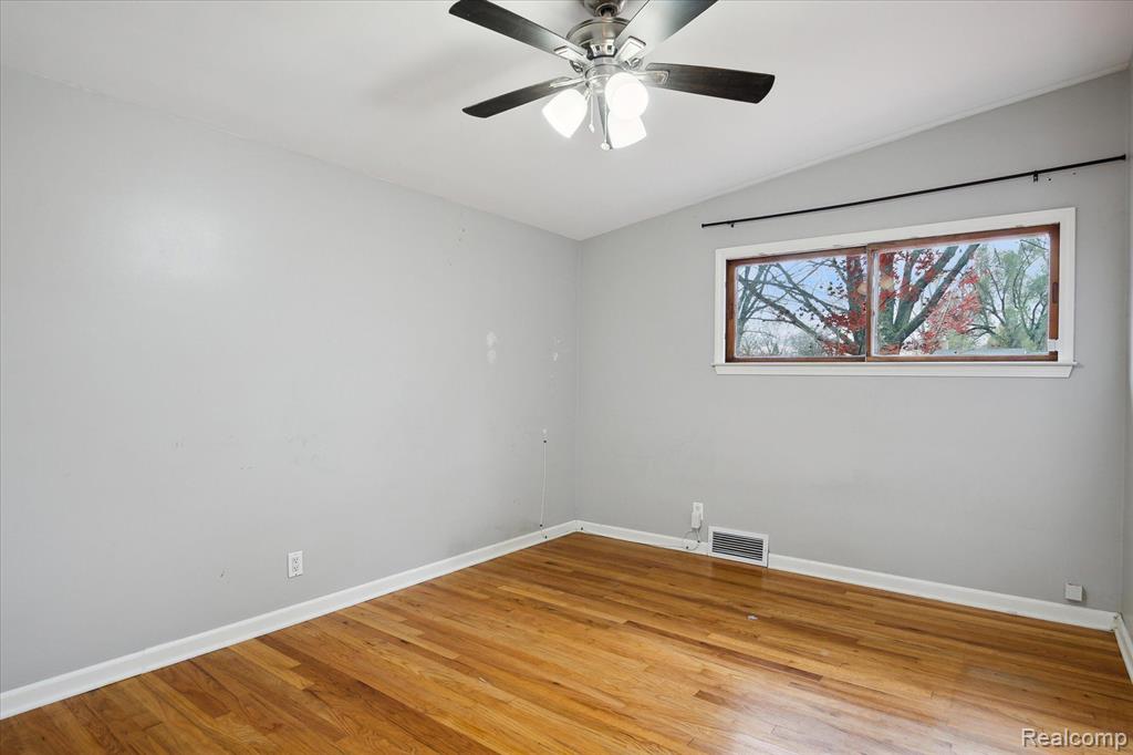 8537 Moms Drive, Belleville, MI 48111 — Photo 19