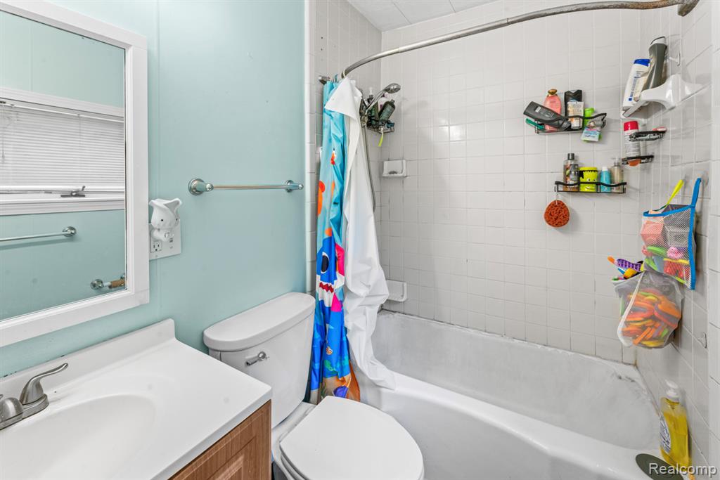745 N Calhoun Street, Lapeer, MI 48446 — Photo 10