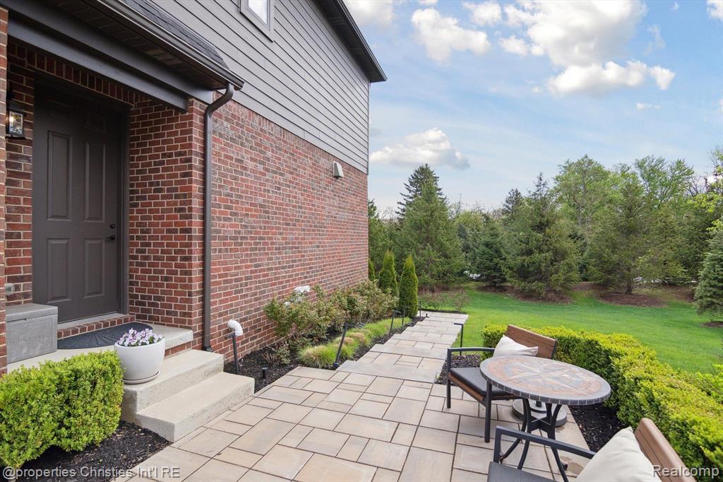 47660 WALES, Northville, MI 48167 — Photo 6