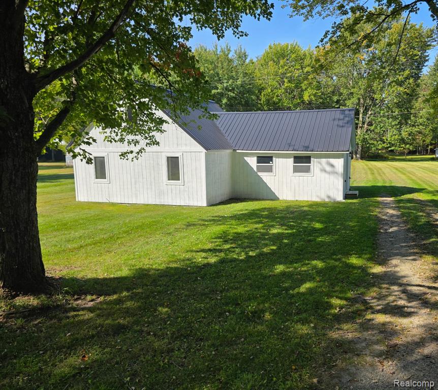 1647 Boy Scout Road, Caro, MI 48723 — front exterior