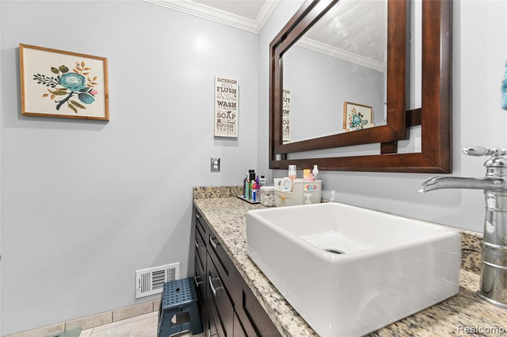 41594 Harvard Drive, Sterling Heights, MI 48313 — Photo 16