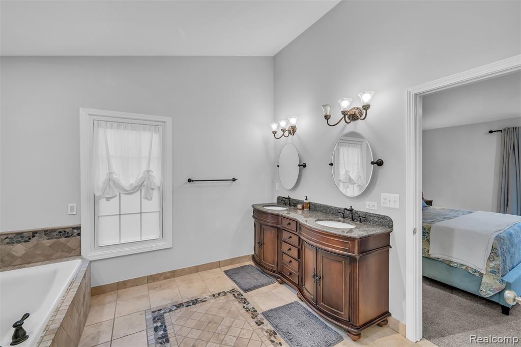 45077 Roundview Drive, Novi, MI — Photo 28