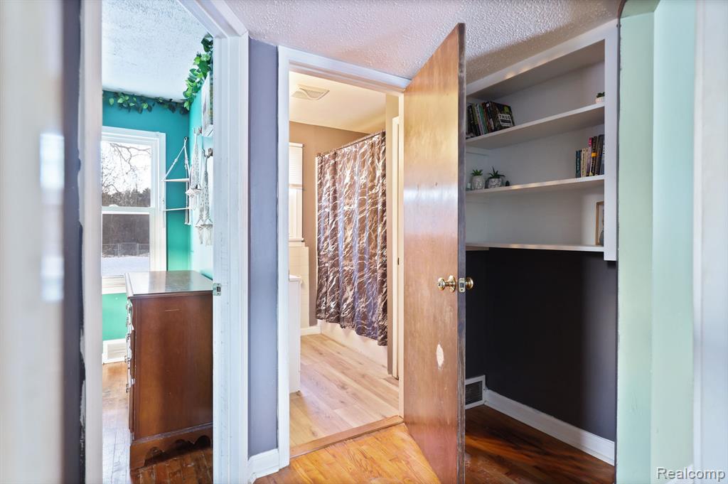 5465 Johnson Road, Flushing, MI 48433 — Photo 31