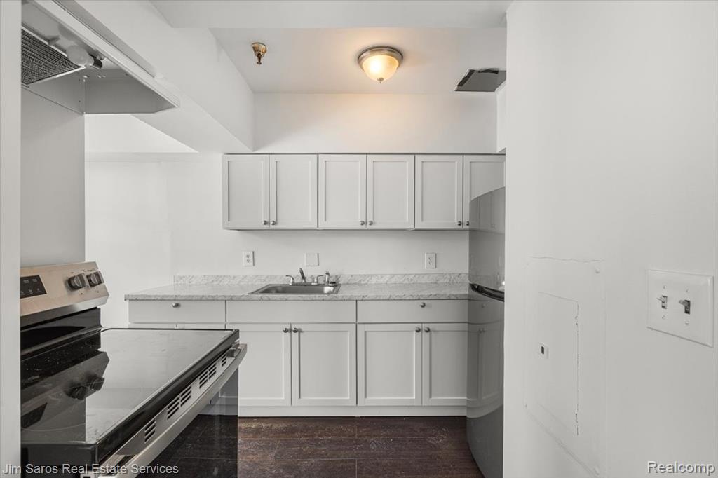 590 Parkview #101 Drive, Detroit, MI 48214 — Photo 9