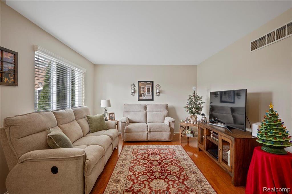 1818 SHIRE, Royal Oak, MI 48073 — Photo 7