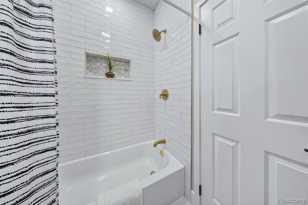 41785 Independence Drive, Novi, MI 48377 — Photo 23