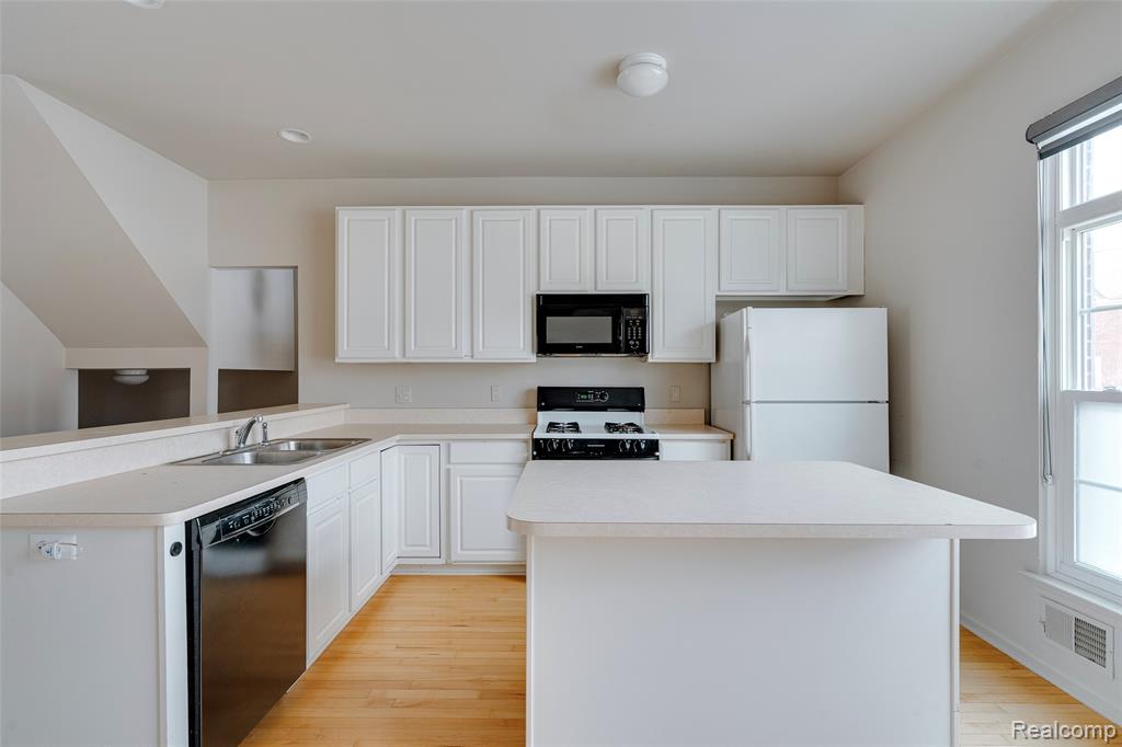 432 CHERRY ORCHARD Road, Canton, MI 48188 — Photo 16