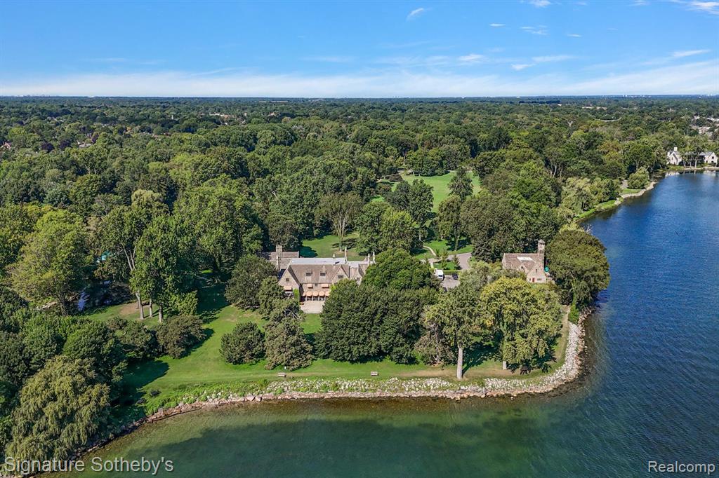 580 N Brys Drive, Grosse Pointe Woods, MI 48236 — Photo 34