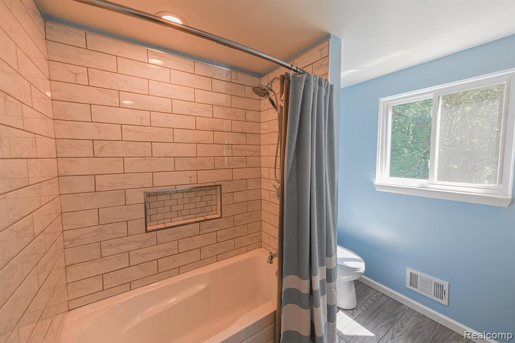 611 Ten Point Drive, Rochester Hills, MI 48309 — Photo 17