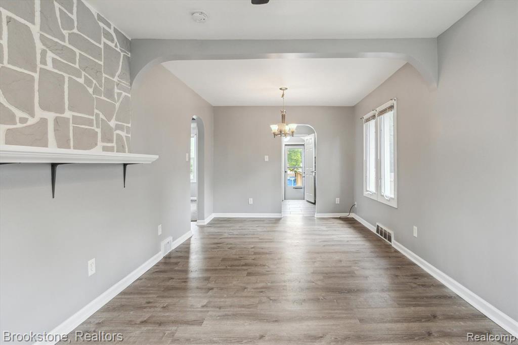 944 MELROSE Street, Pontiac, MI 48340 — Photo 8