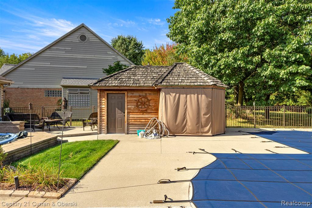 42049 Farm Lane Court, Sterling Heights, MI 48313 — Photo 45