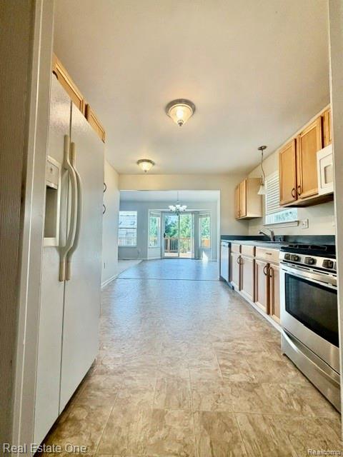 830 WOODHAVEN, Walled Lake, MI 48390 — Photo 7