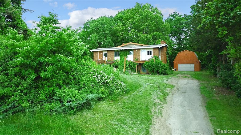 1050 Teggerdine Road, White Lake, MI — Photo 12