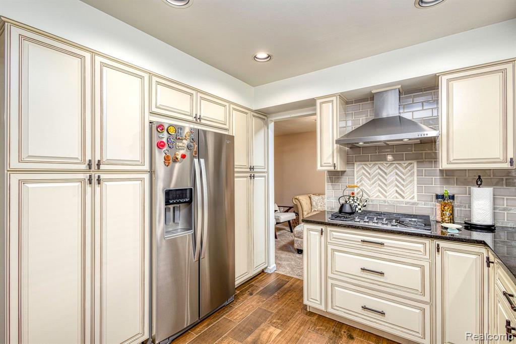 7464 WESTBURY Boulevard, West Bloomfield, MI — Photo 16