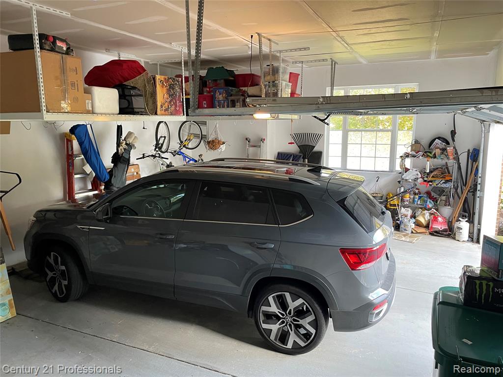 778 W Peninsula Court, Oxford, MI, 48371