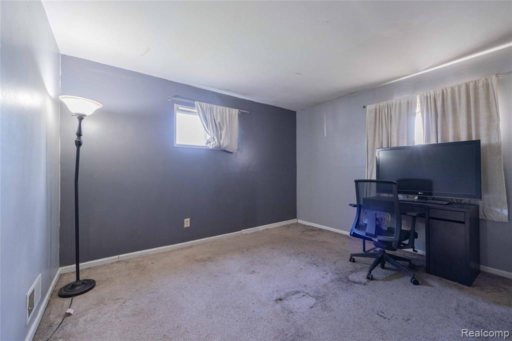 23300 N Brookside Drive, Dearborn Heights, MI 48125 — Photo 16