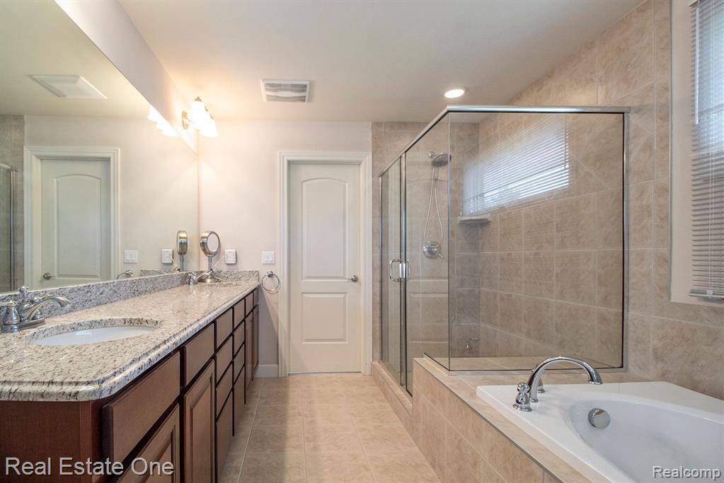 47466 VALENCIA Circle, Novi, MI — Photo 25