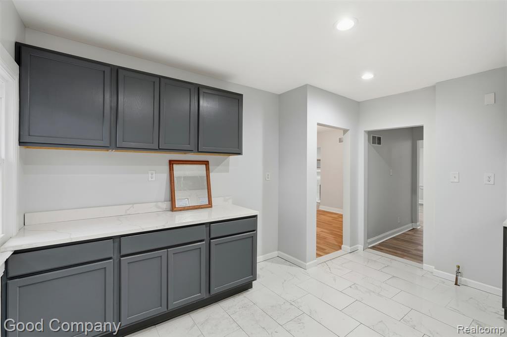 2717 burlingame, Detroit, MI 48206 — Photo 9