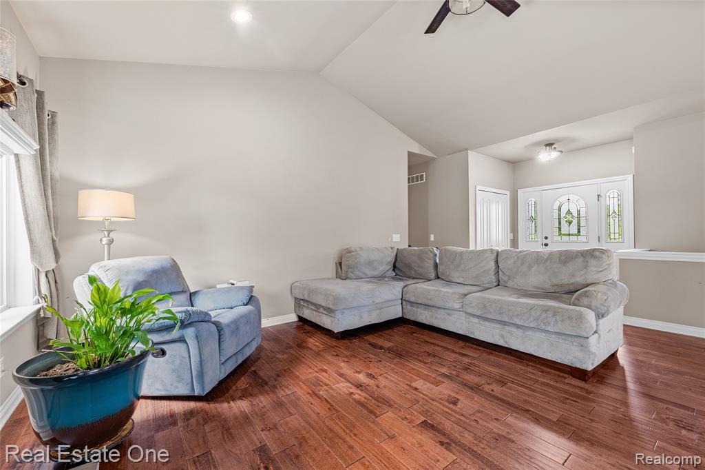 428 Pheasant Ridge Court, Ortonville, MI 48462 — Photo 6