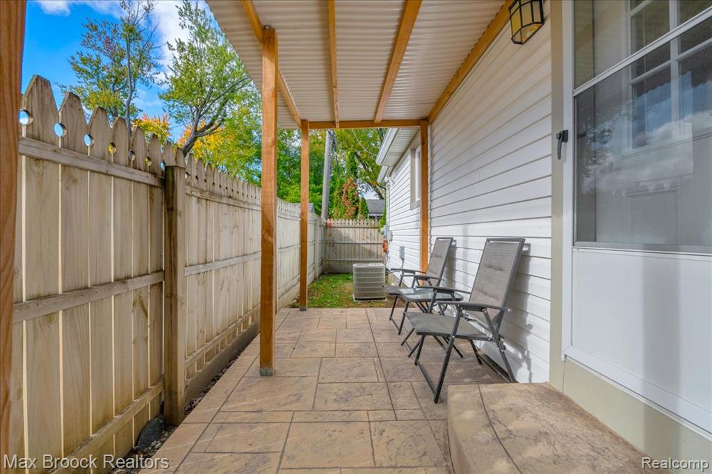 3087 Brock Street, Keego Harbor, MI 48320 — Photo 15