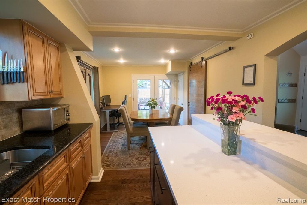6735 BUCKLAND Avenue, West Bloomfield, MI 48324 — Photo 29