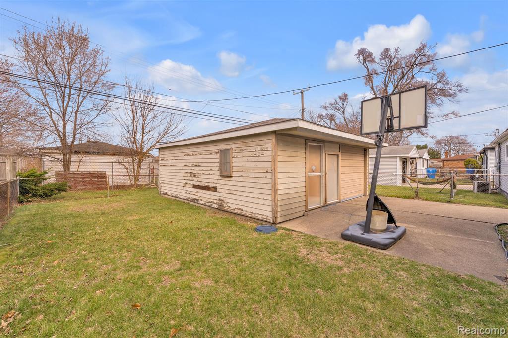6571 N Highland Street, Dearborn Heights, MI 48127 — Photo 23