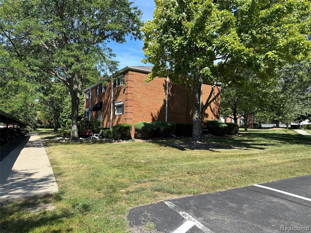 755 E Fox Hills Drive, Bloomfield Hills, MI 48304 — Photo 30