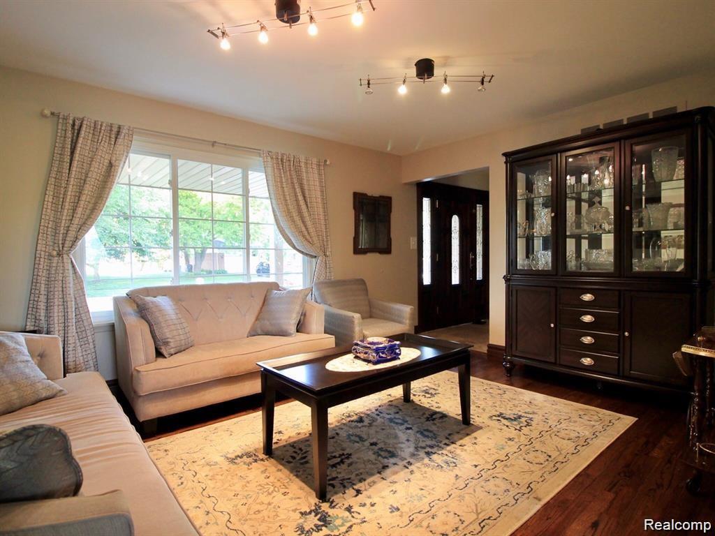 5363 English Drive, Troy, MI 48085 — Photo 4