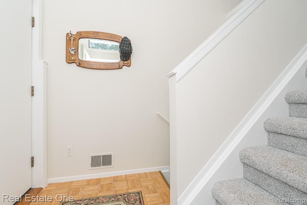 4644 Charest Avenue, Waterford, MI 48327 — Photo 12