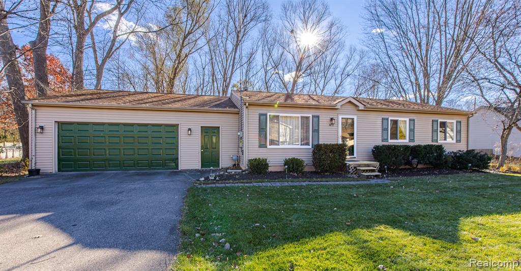 4771 Fiddle Avenue, Waterford, MI 48328 — front exterior