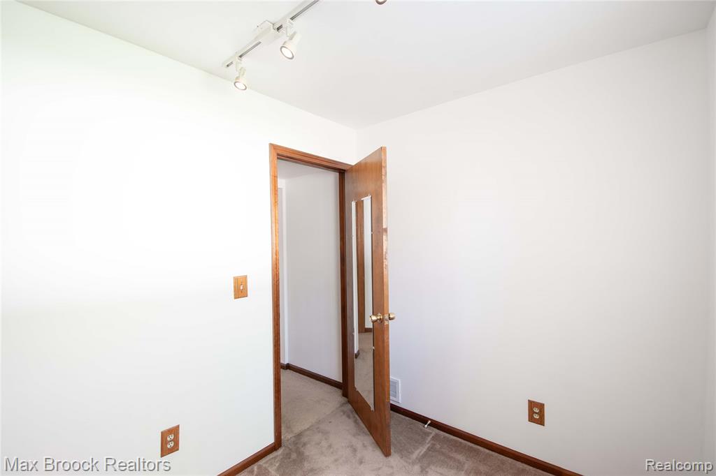 8212 Carrousel Boulevard, Westland, MI — Photo 18