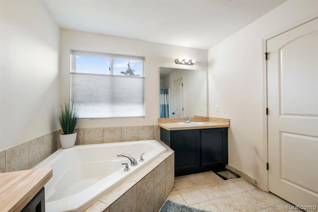2495 Knollwood Drive, Canton, MI 48188 — Photo 43