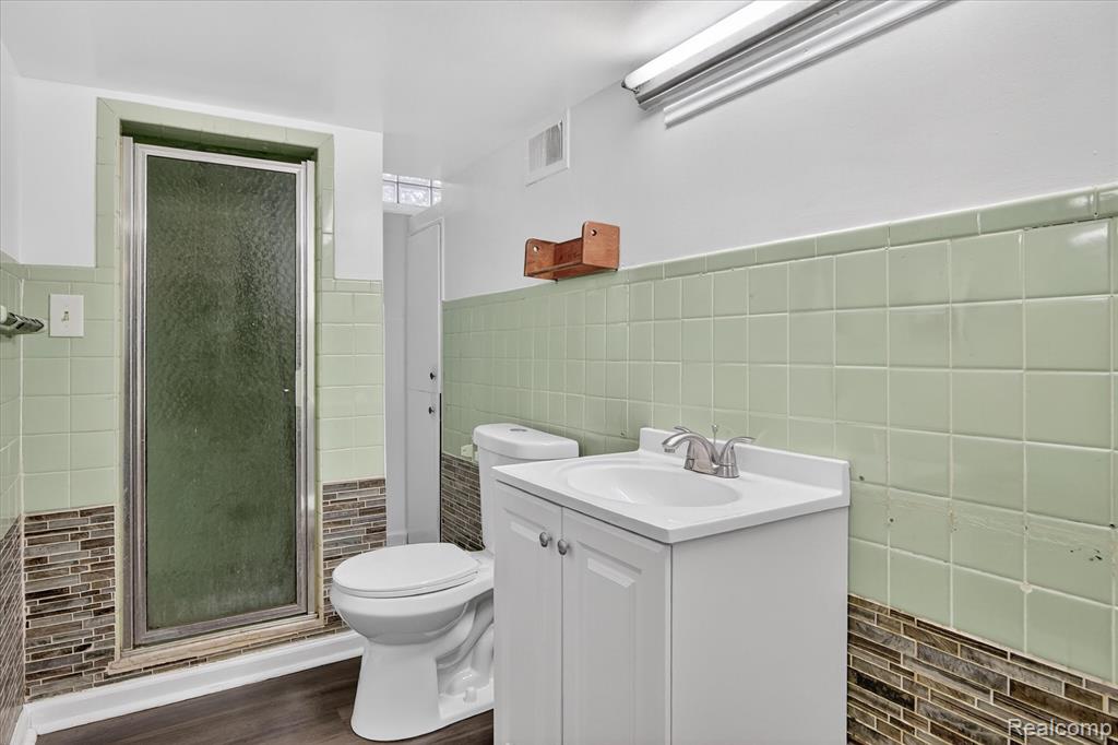 18671 Huntington Avenue, Harper Woods, MI 48225 — Photo 35