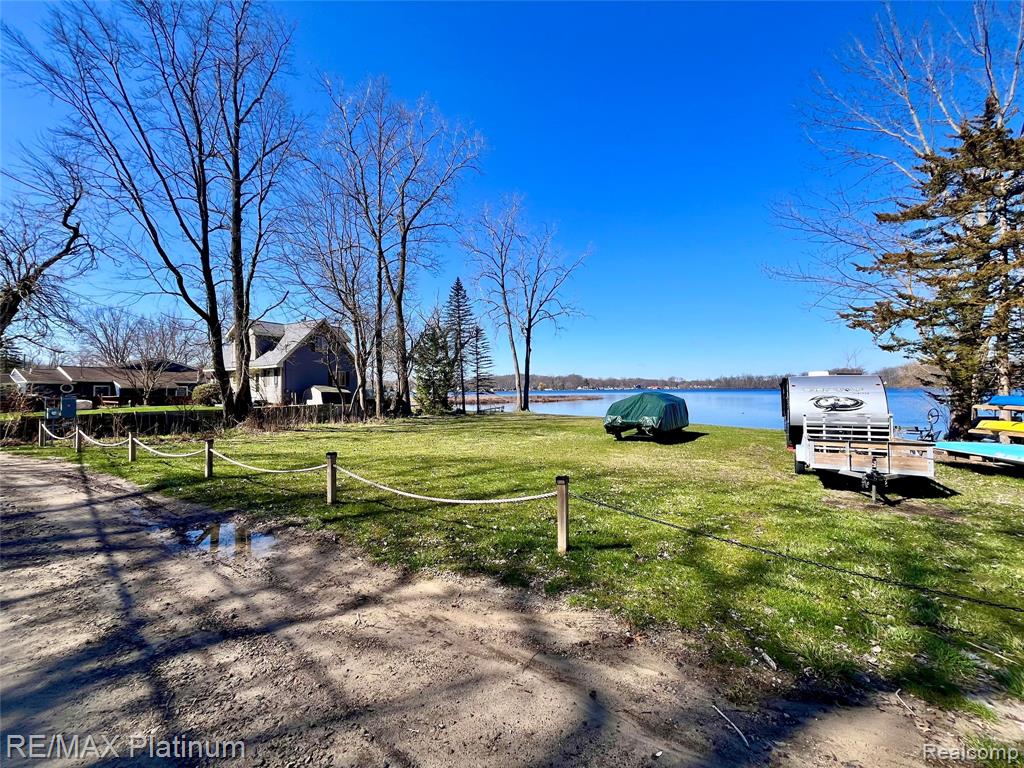 11280 Patterson Lake Dr Drive, Pinckney, MI 48169