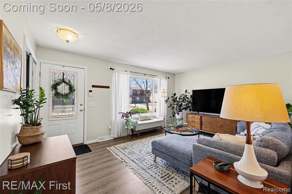 690 Montana Street, Marysville, MI 48040 — Photo 5