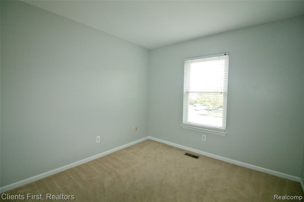 8543 Barrington Drive, Ypsilanti, MI 48198 — Photo 27