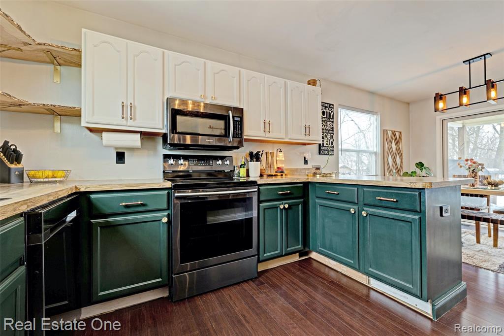 10147 Erie Street, Goodrich Vlg, MI — Photo 14