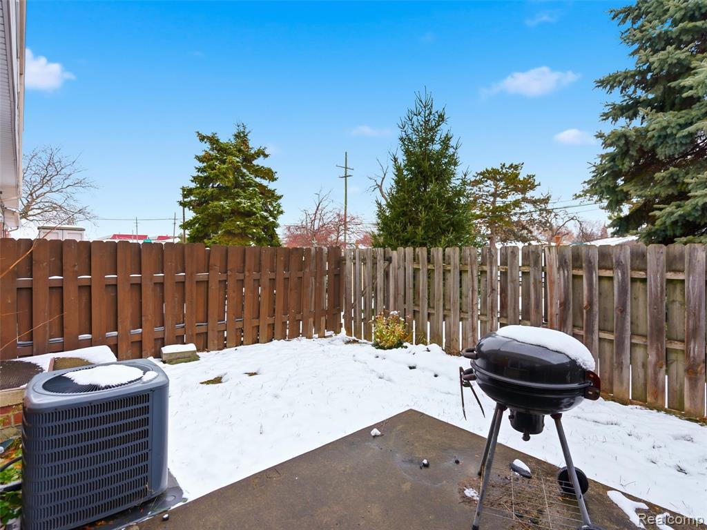 8207 Dartmouth Avenue, Warren, MI 48093 — Photo 18