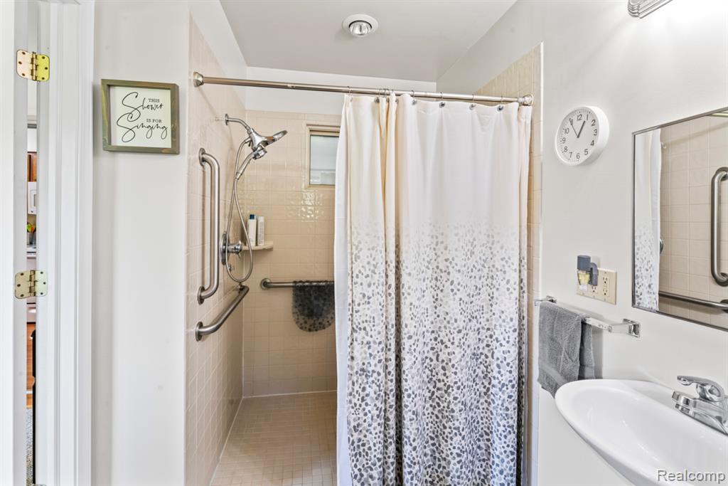 1075 Indian Road, Lapeer, MI 48446 — Photo 14