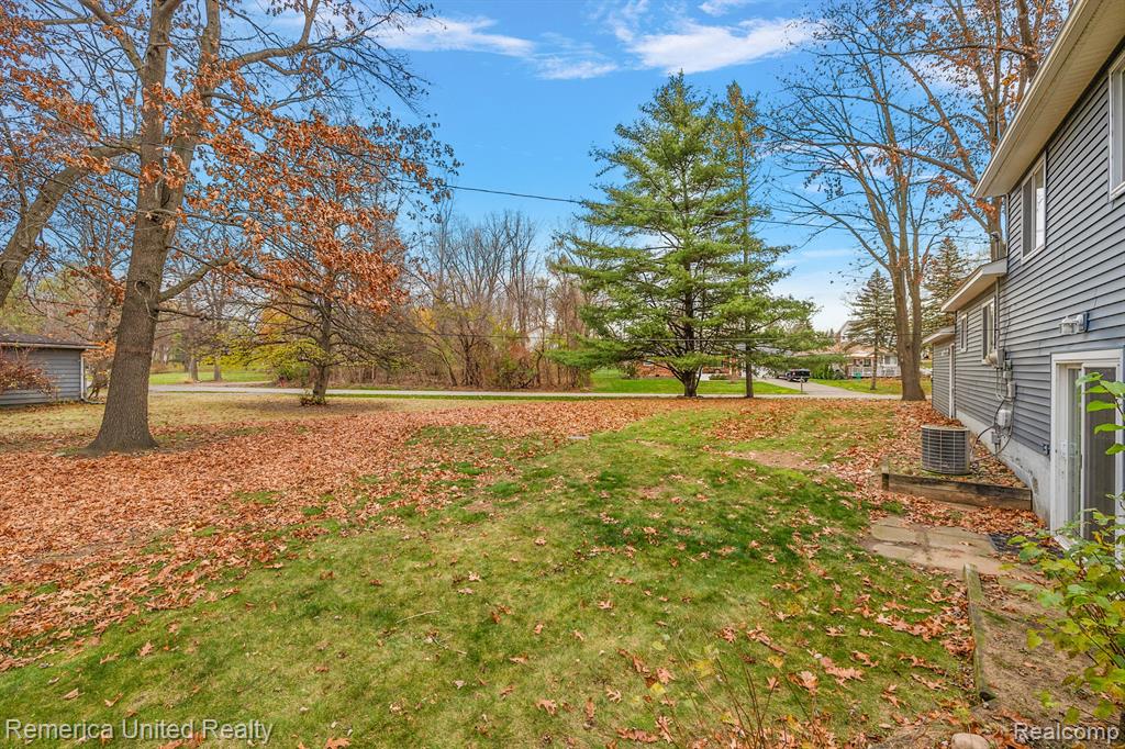 876 RIDGEMONT Street, Commerce Twp, MI 48382 — Photo 8