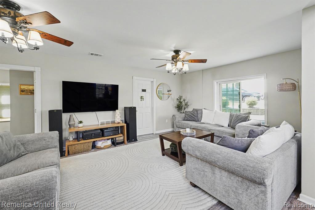 1736 Shoreline Drive, Hartland, MI 48353 — Photo 6