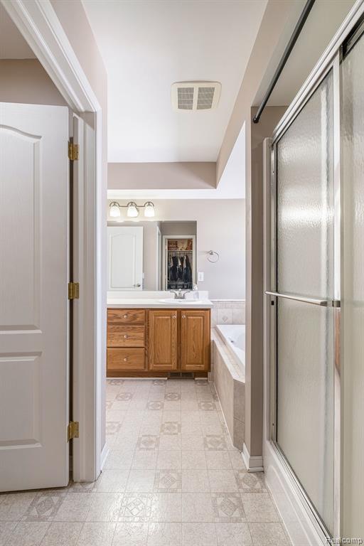 6197 SHARP Road, Swartz Creek, MI 48473 — Photo 9