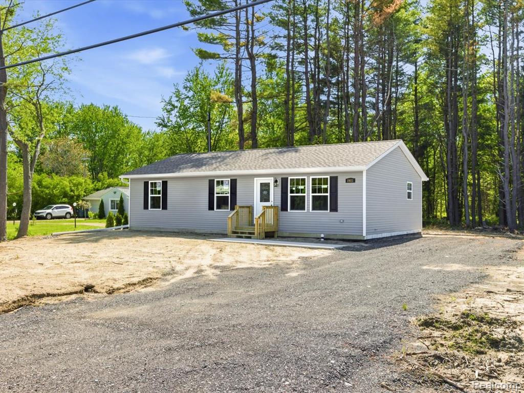 2921 Beach Road, Port Huron, MI 48060 — Photo 2