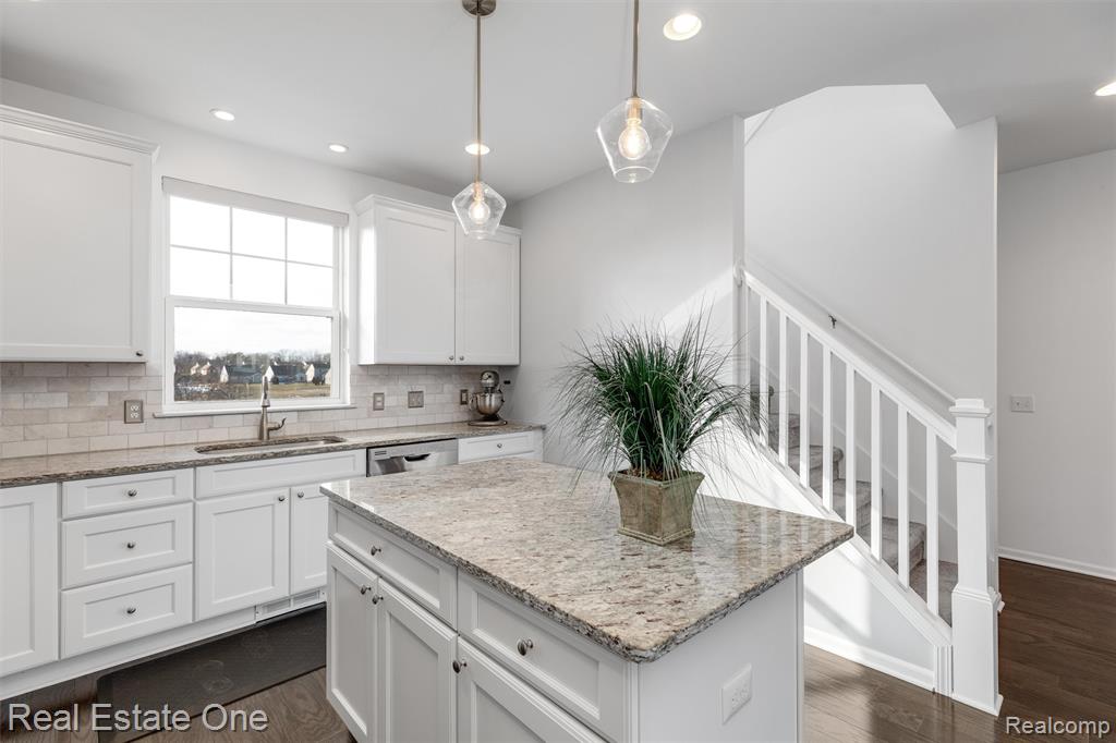 260 Center Boulevard, Wixom, MI 48393 — Photo 10