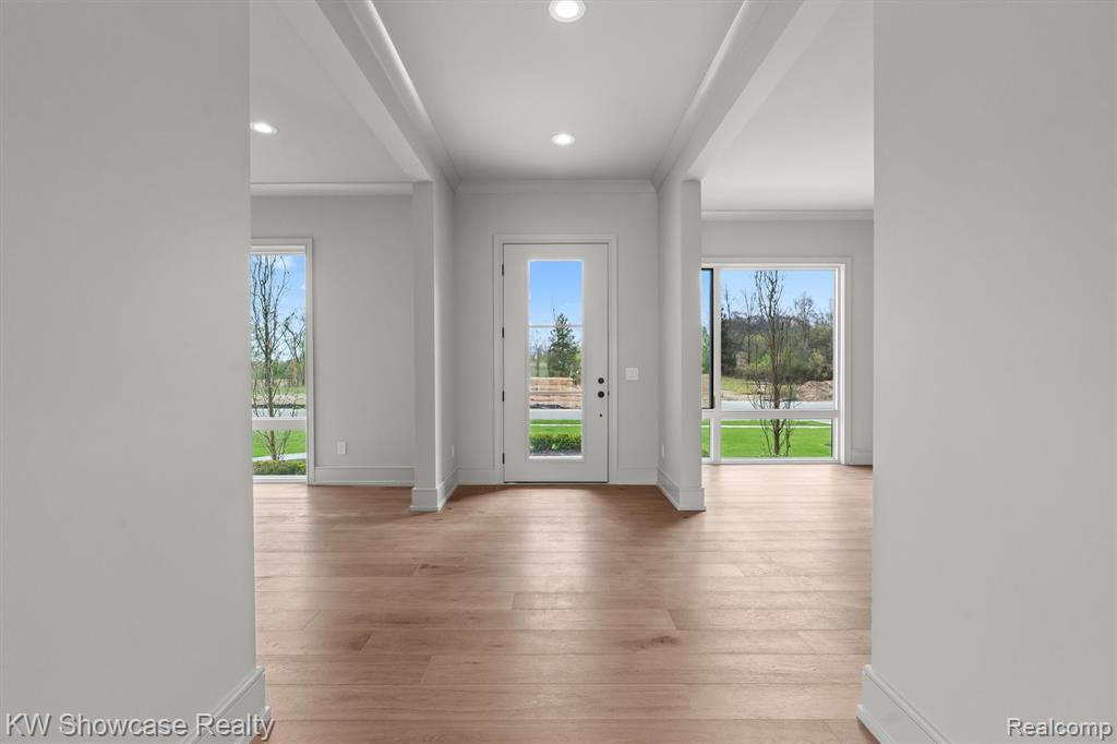 2559 Crystal Lake Drive, Commerce Twp, MI 48382 — Photo 9