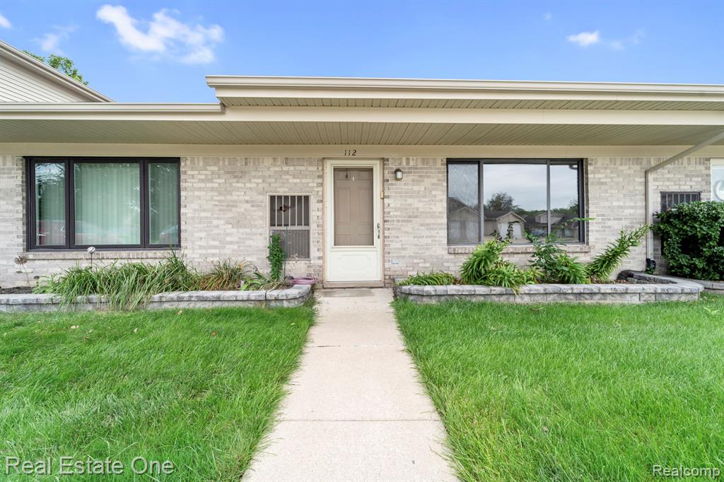 16076 Holz Drive, 112, Southgate, MI 48195