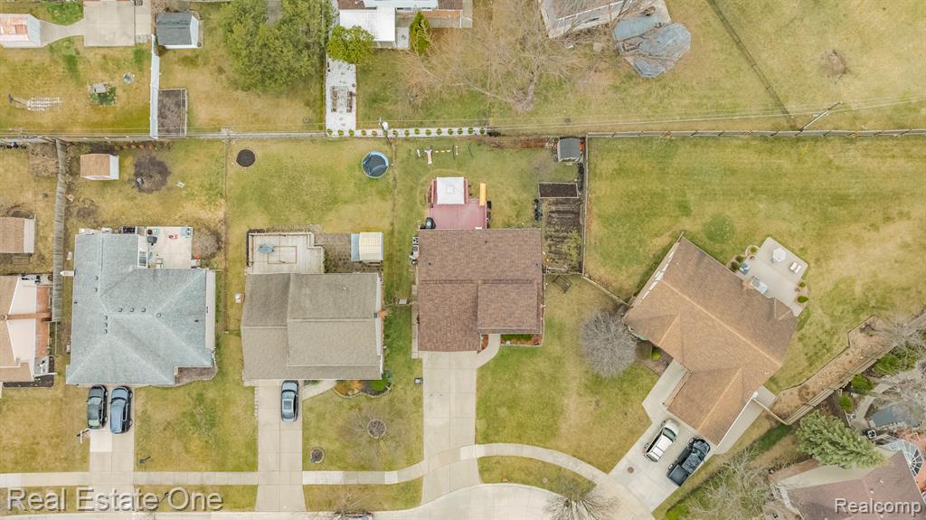 4275 NICKOLAS Drive, Sterling Heights, MI 48310 — Photo 36