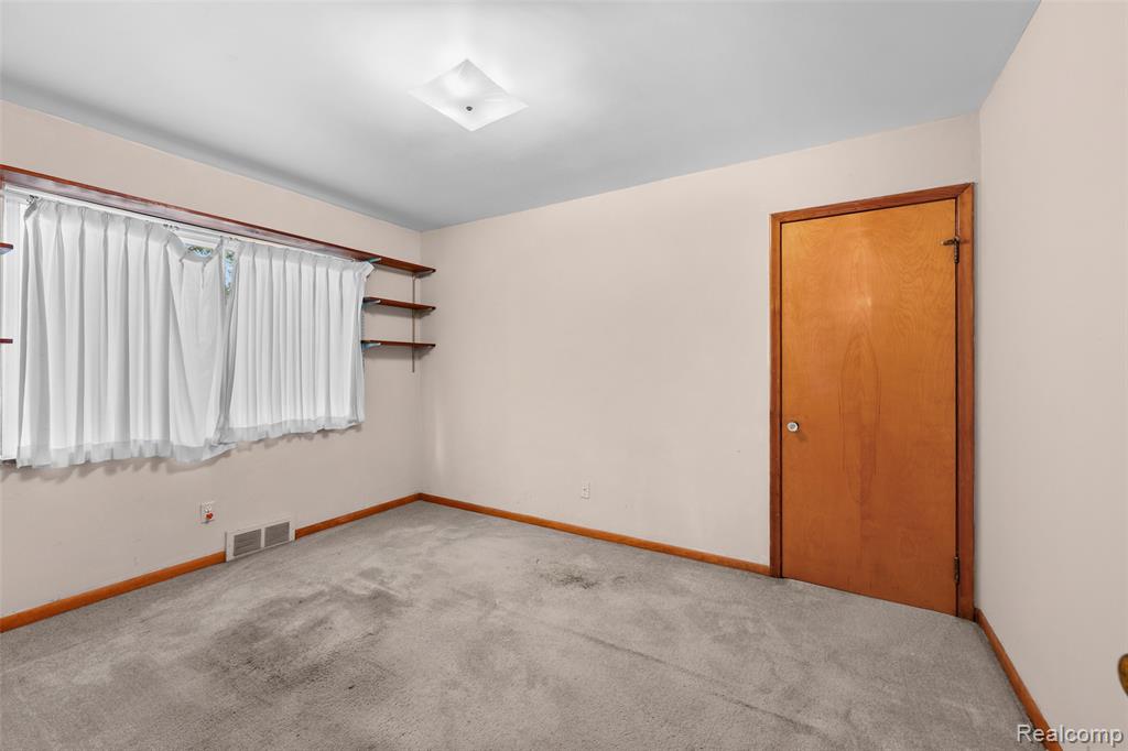 26504 Doxtator Street N, Dearborn Heights, MI 48127 — Photo 16
