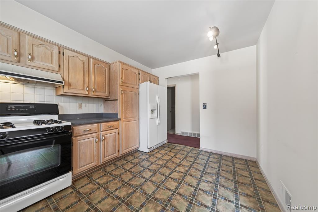 47140 Hunters Chase Drive, Macomb, MI 48042 — Photo 10