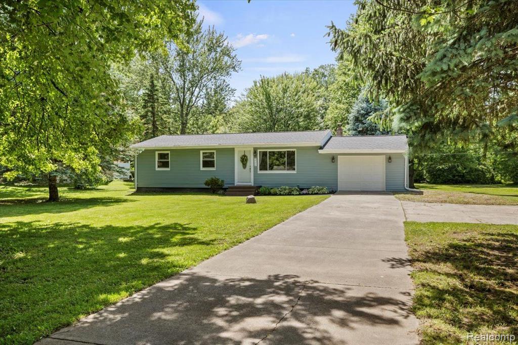 5116 WAKEFIELD Road, Grand Blanc, MI 48439 — Photo 2